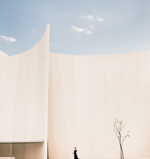 Arquitecta Helena García en Valencia woman standing in front of white building